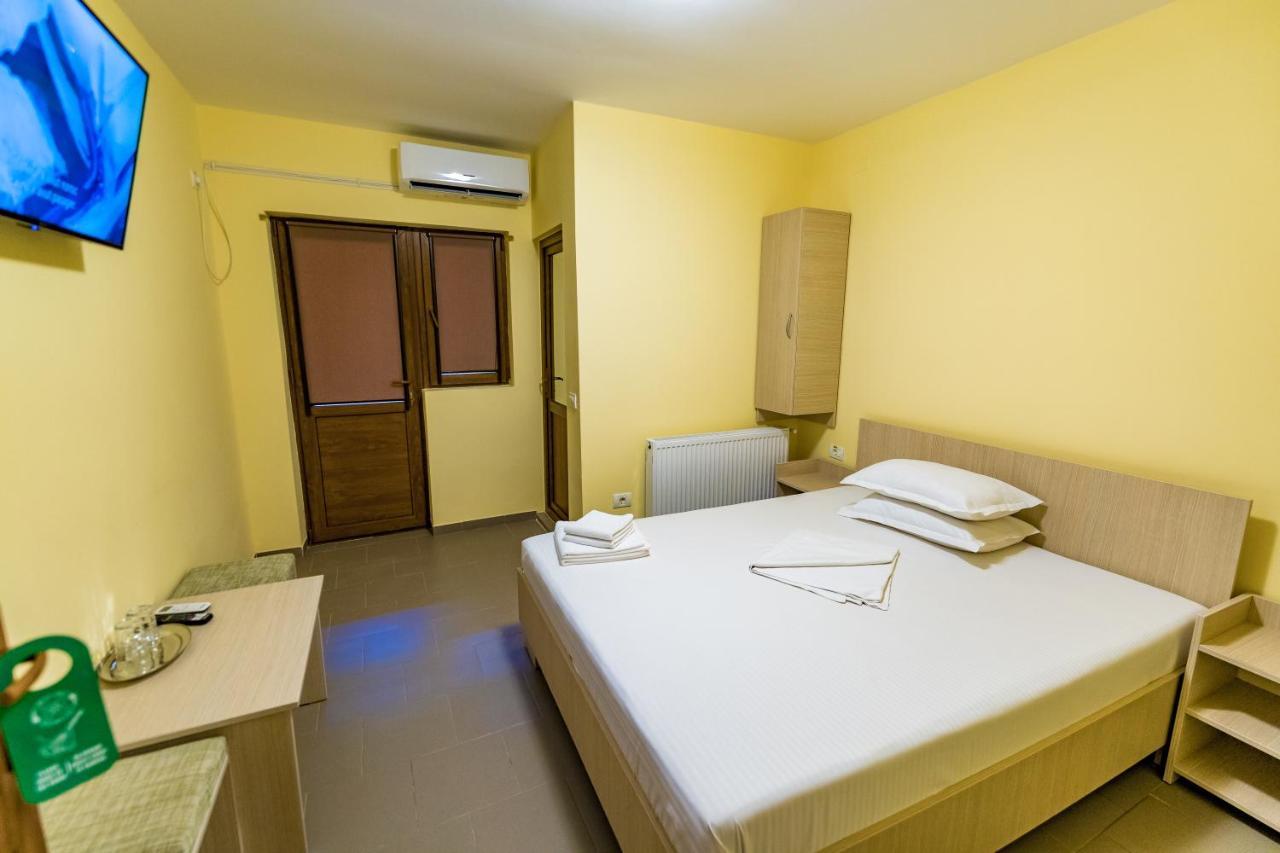 Micul Golf Hotel Două Mai Kültér fotó